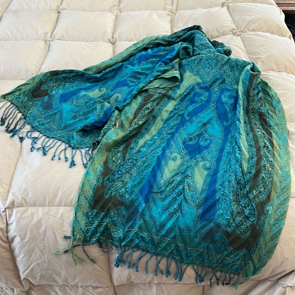COLLECTION EIGHTEEN SCARF with fringe peacock colors